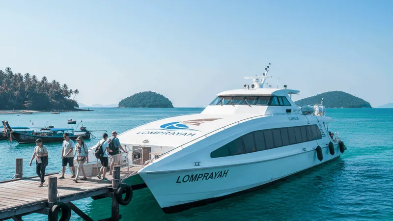 Lomprayah Ferry Complete Guide: Routes, Schedules & Booking 2026